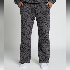 Comfrt Minimalist Straight Leg Sweatpant, panther
